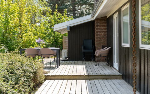 Arho - 75M from the Sea: Wood, Porch, Wood Flooring, Home, Flooring, Deck, Hardwood, Floor, Composite Material, Plank