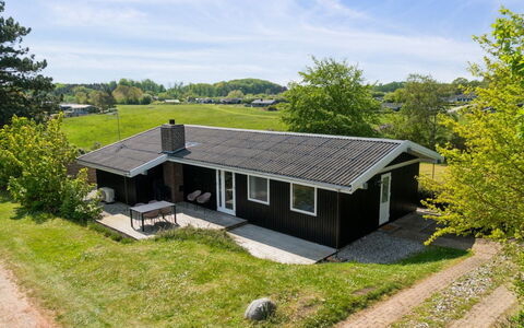 Arho - 75M from the Sea: Roof, House, Land Lot, Home, Cottage, Estate, Garden Buildings, Shade, Log Cabin, Landscaping