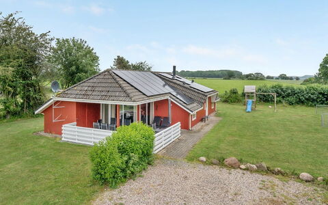 Emly - 1.1Km from the Sea: Swimming Pool, Resort Town