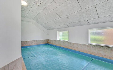 Emly - 1.1Km from the Sea: Swimming Pool, Resort Town