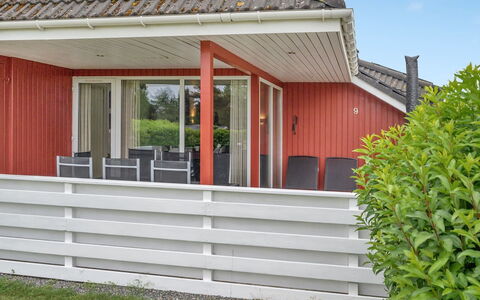 Emly - 1.1Km from the Sea: Swimming Pool, Resort Town