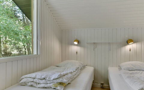 Osa - 150M from the Sea: Wall, Wood, Ceiling, Flooring, Interior Design, Floor, Bedroom, Bed, Room, Bedding