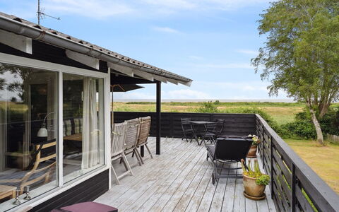 Bridgette - 100M from the Sea: Plant Community, Sunlight, Herbaceous Plant, Garden, Plantation, Agriculture, Farm