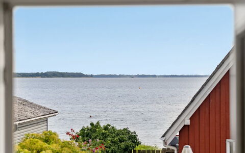 Ajvi - 50M from the Sea: Sea, Coastal And Oceanic Landforms, Home, Coast, Ocean, Cottage, Shore, Sound, Siding, Tropics