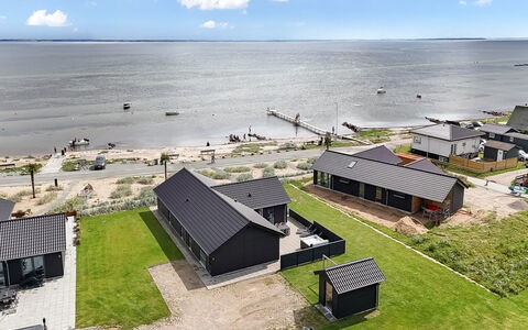 Eino - 30M from the Sea: Wood, Roof, Home, House, Architecture, Siding, Land Lot, Cottage, Shed, Garden Buildings