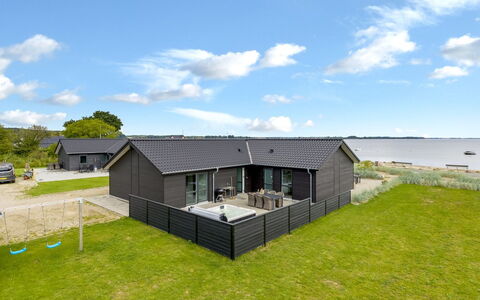 Eino - 30M from the Sea: Wood, Roof, Home, House, Architecture, Siding, Land Lot, Cottage, Shed, Garden Buildings