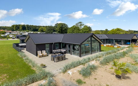 Eino - 30M from the Sea: Wood, Roof, Home, House, Architecture, Siding, Land Lot, Cottage, Shed, Garden Buildings