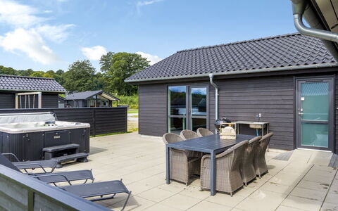 Eino - 30M from the Sea: Wood, Roof, Home, House, Architecture, Siding, Land Lot, Cottage, Shed, Garden Buildings
