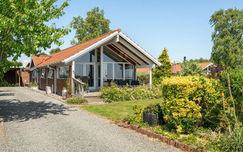Kaike - 100M from the Sea: Blue, Shrub, Cottage, Groundcover, Garden, Estate, Shade, Landscaping, Farmhouse, Eco Hotel