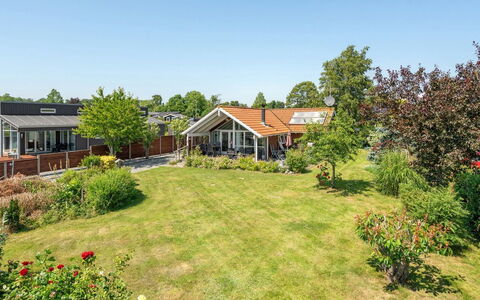 Kaike - 100M from the Sea: Blue, Shrub, Cottage, Groundcover, Garden, Estate, Shade, Landscaping, Farmhouse, Eco Hotel