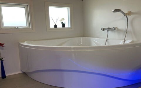 Hwiting - 200M from the Sea: Bathtub, Plumbing Fixture, Flooring, Composite Material, Plumbing, Bathroom, Tap, Design