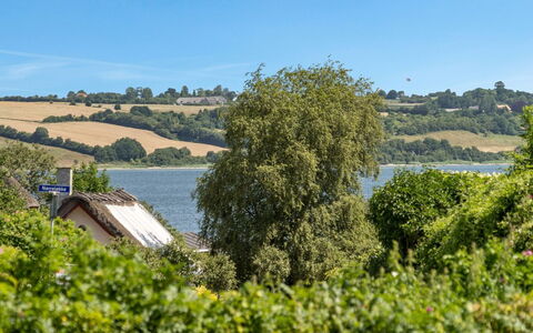 Hwiting - 200M from the Sea: Green, Natural Landscape, Shrub, Bank, Lake, Reservoir, Coast, Loch