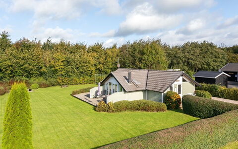 Joona - 600M from the Sea: Roof, House, Home, Cottage, Door, Siding, Deck, Porch, Plank, Hardwood