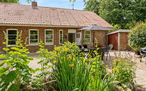 Jonni - 15Km from the Sea: Roof, House, Home, Cottage, Door, Siding, Estate, Lawn, Yard, Porch