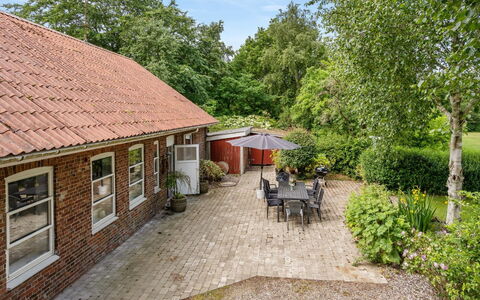 Jonni - 15Km from the Sea: Roof, House, Home, Cottage, Door, Siding, Estate, Lawn, Yard, Porch