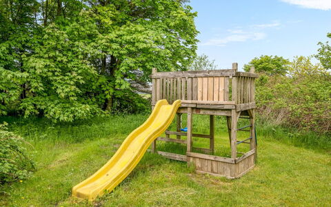 Merrit - 4.6Km to the Fjord: Playground Slide, Outdoor Play Equipment, Chute, Garden, Playground, Lawn, Plank, Park, Hardwood, Wood Stain