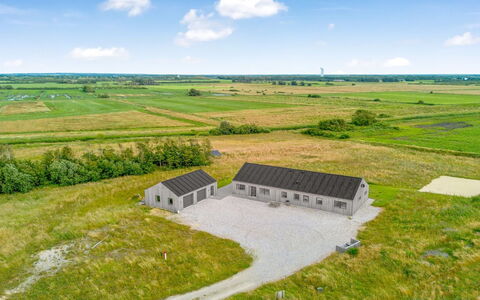 Etje - 6Km from the Sea: Cottage, Roof, Home, Slope, Hut, Siding