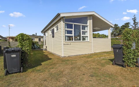 Emmik - 150M from the Sea: House, Home, Residential Area, Roof, Cottage, Land Lot, Estate, Yard, Garden, Siding