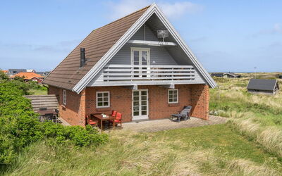 Bjarnger - 200M from the Sea