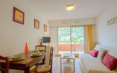 Cavalaire 240: Room, Property, Furniture, Building, Interior Design, House, Living Room, Table, Floor, Real Estate