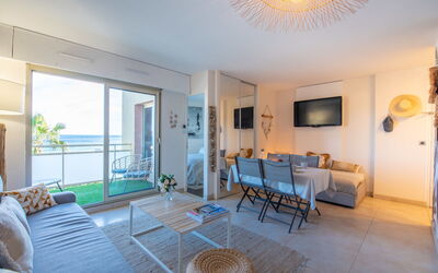 Accommodation:&nbsp;La Croix du Sud 240.28