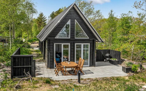 Angelita - 80M to the Fjord: Home, Residential Area, House, Cottage, Roof, Land Lot, Siding, Garden, Estate, Lawn