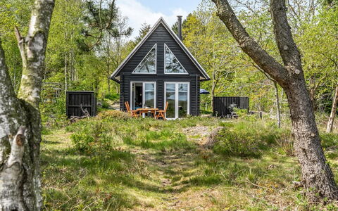 Angelita - 80M to the Fjord: Home, Residential Area, House, Cottage, Roof, Land Lot, Siding, Garden, Estate, Lawn