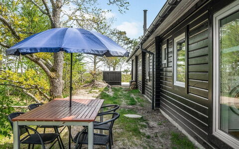 Angelita - 80M to the Fjord: Home, Residential Area, House, Cottage, Roof, Land Lot, Siding, Garden, Estate, Lawn