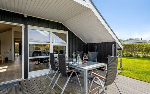 Naninja - 300M to the Fjord: Cottage, Home, House, Roof, Porch, Estate, Siding, Garden Buildings, Farmhouse, Yard