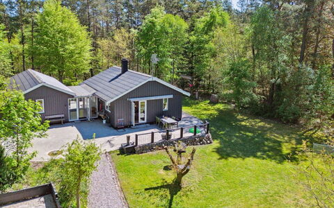 Hunding - 7Km from the Sea: Apartment, Shade, Balcony, Chair, Fence, Outdoor Furniture, Aluminium, Artificial Turf