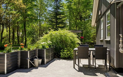 Hunding - 7Km from the Sea: Apartment, Shade, Balcony, Chair, Fence, Outdoor Furniture, Aluminium, Artificial Turf