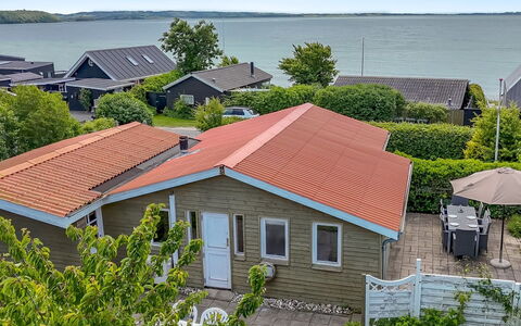 Eilke - 50M from the Sea: Cottage, Home, House, Roof, Porch, Estate, Siding, Garden Buildings, Farmhouse, Yard