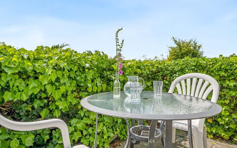 Eilke - 50M from the Sea: Cottage, Home, House, Roof, Porch, Estate, Siding, Garden Buildings, Farmhouse, Yard