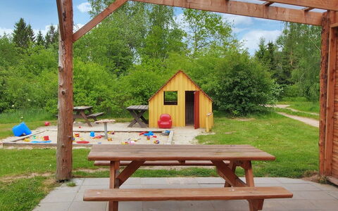 Anselm: Building, House, Wood, Home, Roof, Cottage, Residential Area, Shrub, Architecture