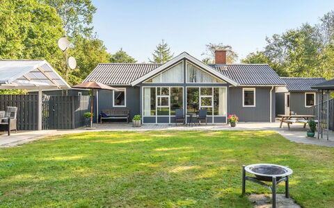 Razmo - 300M from the Sea: Roof, House, Home, Cottage, Siding, Estate, Driveway, Garden Buildings, Yard, Shed