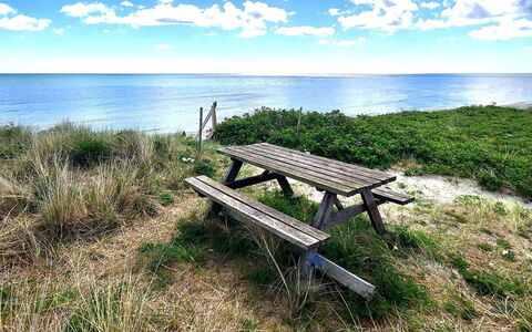 Thorin - 100M from the Sea: Furniture, Couch, Interior Design, Flooring, Living Room, Floor, Throw Pillow, Room, Pillow