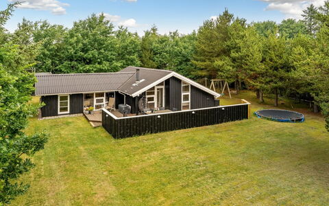 Arwed - from the Sea: Roof, House, Home, Cottage, Siding, Estate, Driveway, Garden Buildings, Yard, Shed