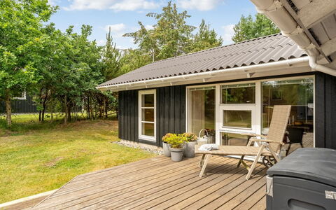Arwed - from the Sea: Roof, House, Home, Cottage, Siding, Estate, Driveway, Garden Buildings, Yard, Shed