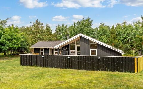 Arwed - from the Sea: Roof, House, Home, Cottage, Siding, Estate, Driveway, Garden Buildings, Yard, Shed