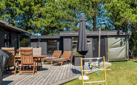 Litle - 600M from the Sea: Home, Cottage, Shade, Garden, Garden Buildings, Backyard, Deck, Yard, Outdoor Furniture, Siding