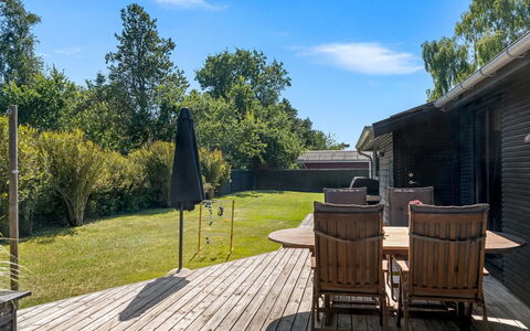 Litle - 600M from the Sea: Land Lot, Home, Cottage, Shade, Deck, Hardwood, Garden, Plank, Wood Flooring, Backyard