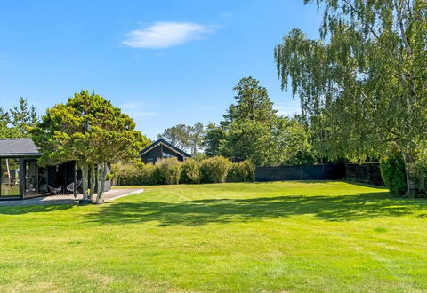 Litle - 600M from the Sea: Green, Grass, Shrub, Land Lot, Garden, Lawn, Shade, Groundcover, Landscaping, Estate