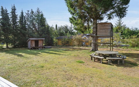 Antoinette - 500M from the Sea: House, Home, Residential Area, Roof, Cottage, Land Lot, Estate, Yard, Garden, Siding