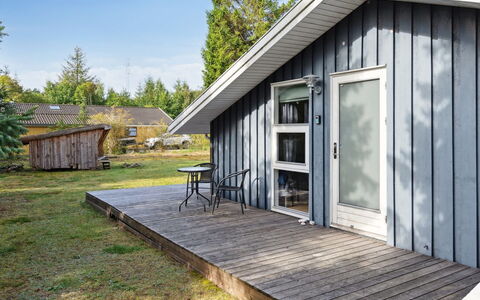 Antoinette - 500M from the Sea: House, Home, Residential Area, Roof, Cottage, Land Lot, Estate, Yard, Garden, Siding