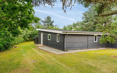 Raya - 250M from the Sea: Shrub, House, Cottage, Home, Land Lot, Siding, Garden Buildings, Garden, Shed, Estate