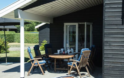 Bertram - 1.9Km from the Sea