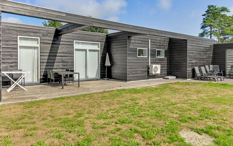 Edda - 400M from the Sea: Roof, House, Land Lot, Home, Cottage, Estate, Garden Buildings, Shade, Log Cabin, Landscaping