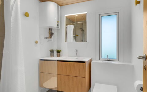 Aatu - 360M from the Sea: Plumbing Fixture, Bathroom Sink, Flooring, Interior Design, Wood, Sink, Floor, Bathroom Cabinet, Bathroom, Tap