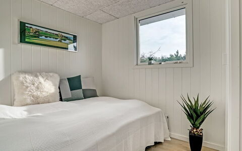 Cholena - 700M from the Sea: Wood, Flooring, Ceiling, Floor, Interior Design, Bedroom, Room, Bed Sheet, Bedding, Bed