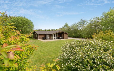 Els - 900M from the Sea: Blue, Shrub, Cottage, Groundcover, Garden, Estate, Shade, Landscaping, Farmhouse, Eco Hotel